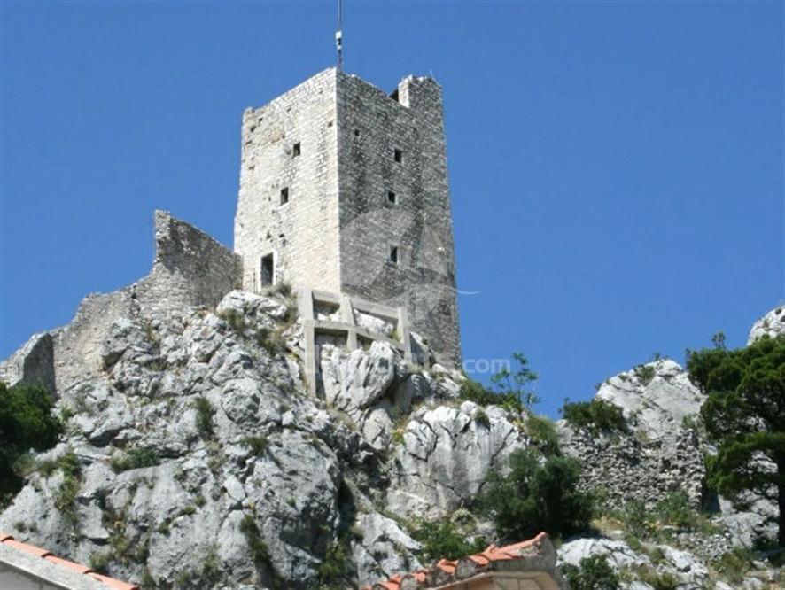 Apartment With 2 Balconies And Sea View Omiš Esterno foto