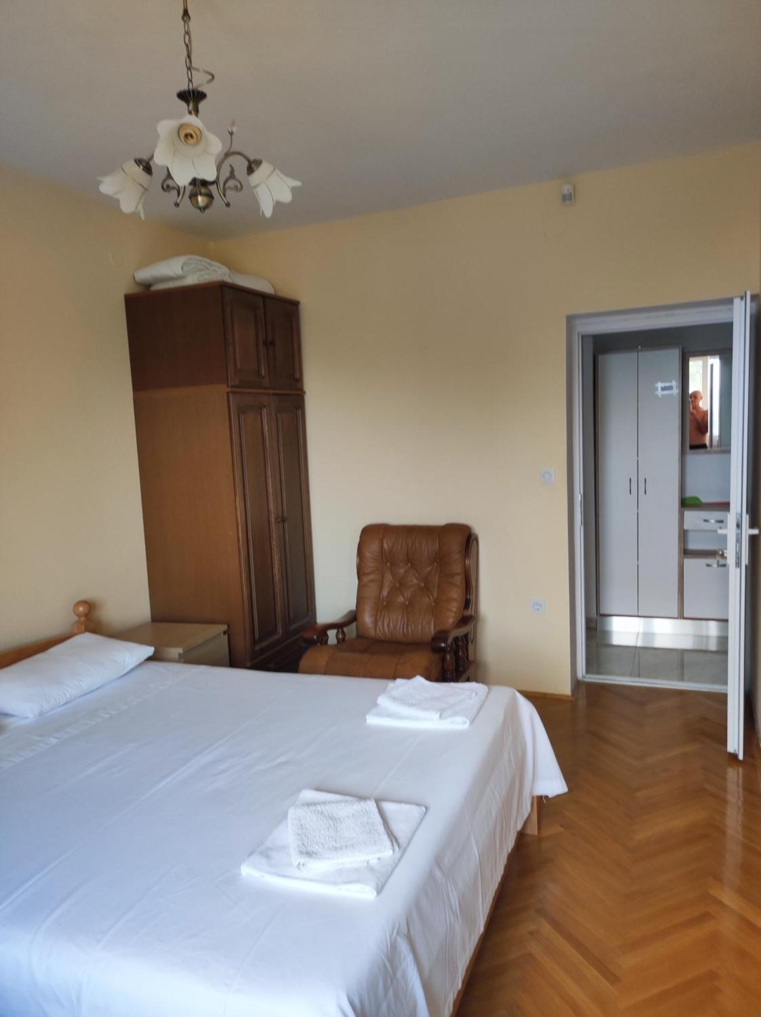 Apartment With 2 Balconies And Sea View Omiš Camera foto